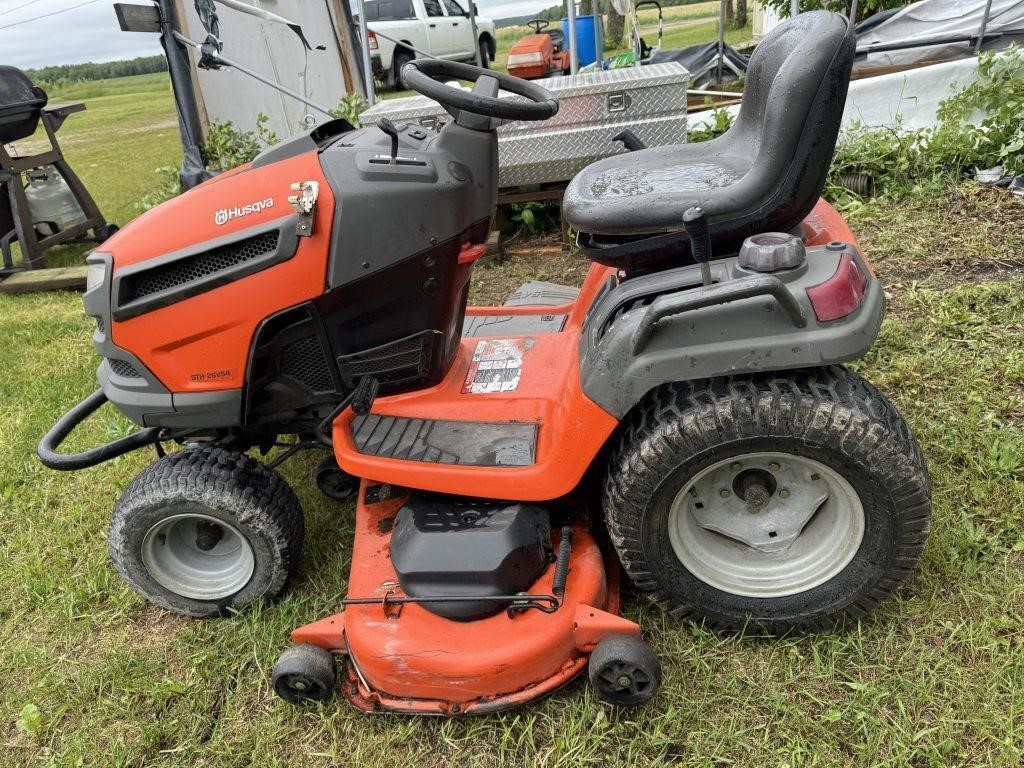 HUSQVARNA GTH 26V54 LAWN TRACTOR  - 445 HRS