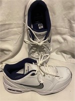 LIKE NEW NIKE AIR  MONARCH TENNIS SHOES SIZE 10.5