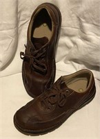 LIKE NEW DOC MARTIN  SHOES SIZE 10.5 W