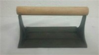 Cast iron bacon press with wood handle