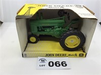 1/16 Scale - Beckham  John Deere Model A Tractor