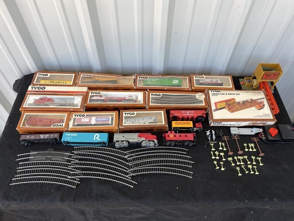 Vintage Tyco HO Scale Train Engines, Cars, and