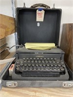 Vintage Corona Typewriter in Case