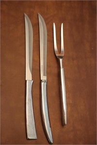 Carvel Hall carving set and an extra knife