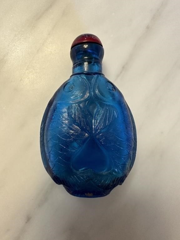 BLUE GLASS CHINESE FISH OPIUM / SNUFF JAR