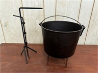 Vintage Cast Iron Pot Marked "7" W/ 2 Stands