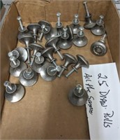 TRAY OF DRAWER PULLS 25 CT