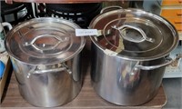 2 MATCHING STAINLESS STEEL POTS W/ LIDS