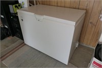 Whirlpool Chest Freezer, No Food Included 27x46x35