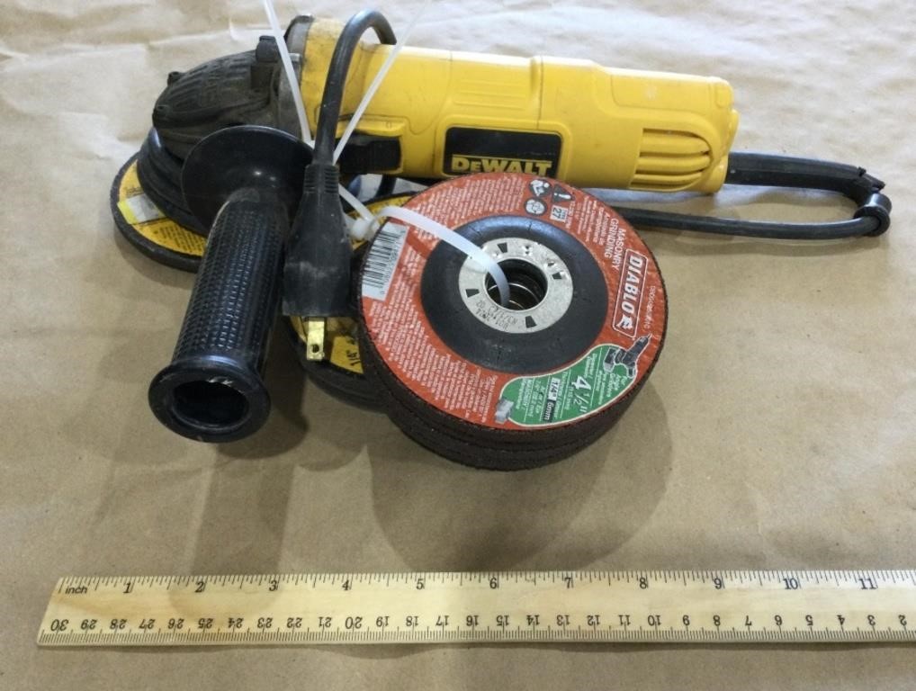 DeWalt Electric Grinder w/1/4 & 4 1/2 in blades