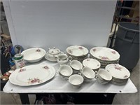 Walbrzych dish set includes 8 large plates, 8