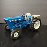 VINTAGE FORD 4600 TRACTOR