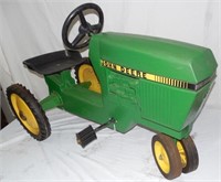 JD 520 Casting Pedal Tractor