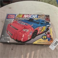 NASCAR Mega Blocks 9960 #24 Jeff Gordon  appears