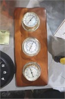 VINTAGE BAROMETER WEATHER STATION