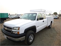 2006 Chevrolet 3500 Extra Cab 4x4 Pickup Truck