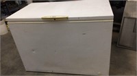 KENMORE CHEST FREEZER (WORKS)