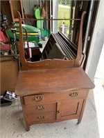 Antique commode/wash stand