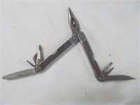 Leatherman 4" Stainless Multi Tool Appears Unused