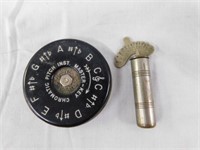2 Vintage metal pitch pipes: Master-key