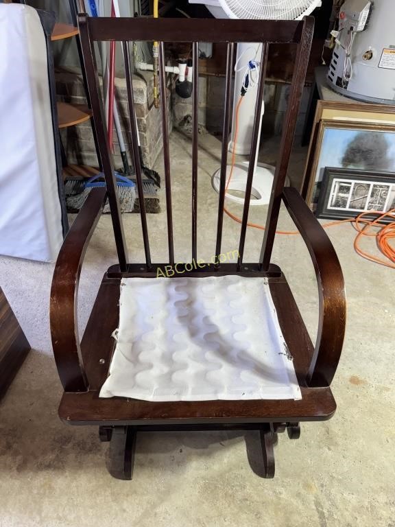 Mahogany glider rocker (needs seat cushion),