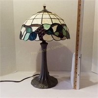 Tiffany Style Lamp w/Grape Pattern