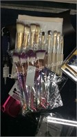 1 LOT ASST MAKE UP BRUSHES (DISPLAY)