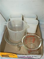 FLAT WITH PYREX MEASURE, 3 MILK GLASS