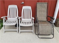 3 outdoor chairs 2 with cushions