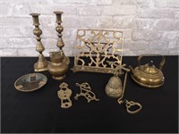 Great brass and metal lot, candle holders ++