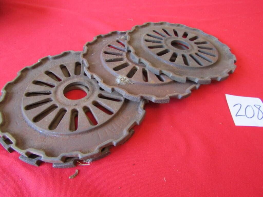 4 IH CAST IRON PLANTER PLATES 1977A