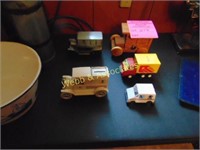 4 US postal toys and one Tonka truck