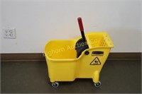 Rubbermaid Mop Bucket with Wringer