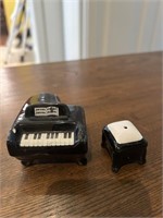 Vintage Classic Piano S&P Shakers