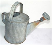 OLD 10 QT GALVANIZED WATERING CAN - SPRINKLE SPOUT