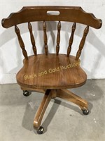 VTG Swiveling & Rocking Hardwood Desk Chair