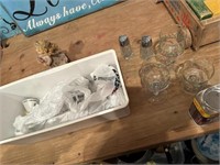 Hershey can, salt/pepper, angel figurines