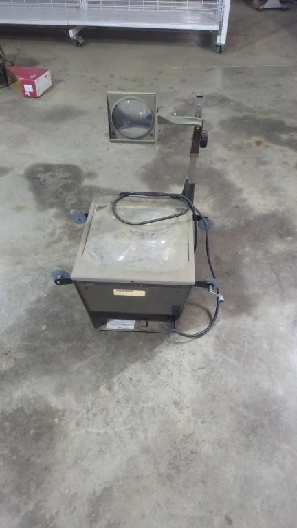 OVERHEAD PROJECTOR