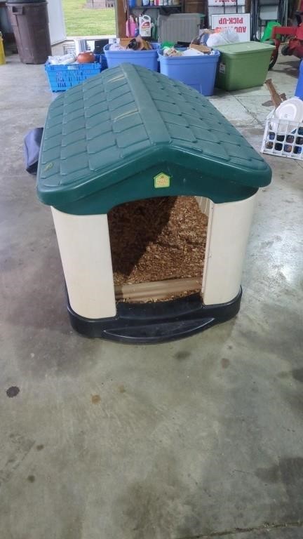 PET ZONE PLASTIC DOG HOUSE 31" TALL X 42" X 30"