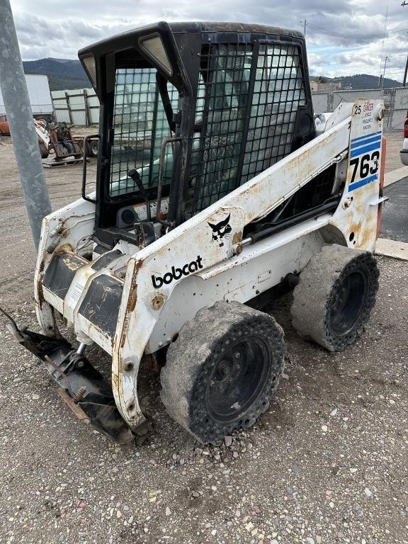 BOBCAT 763 SKID STEER LOADER, RUNS, COMES W/