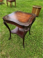 Antique solid wood ornate end table, 21x21x 28