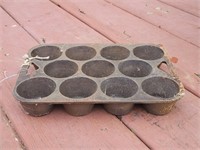 NICE CAST IRON MUFFIN PAN MADE IN THE USA-VINTAGE