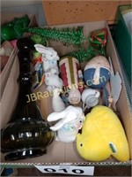 BOX OF CHRISTMAS DECOR AND MISC