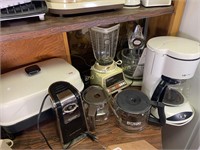 Group of assorted kitchen appliances