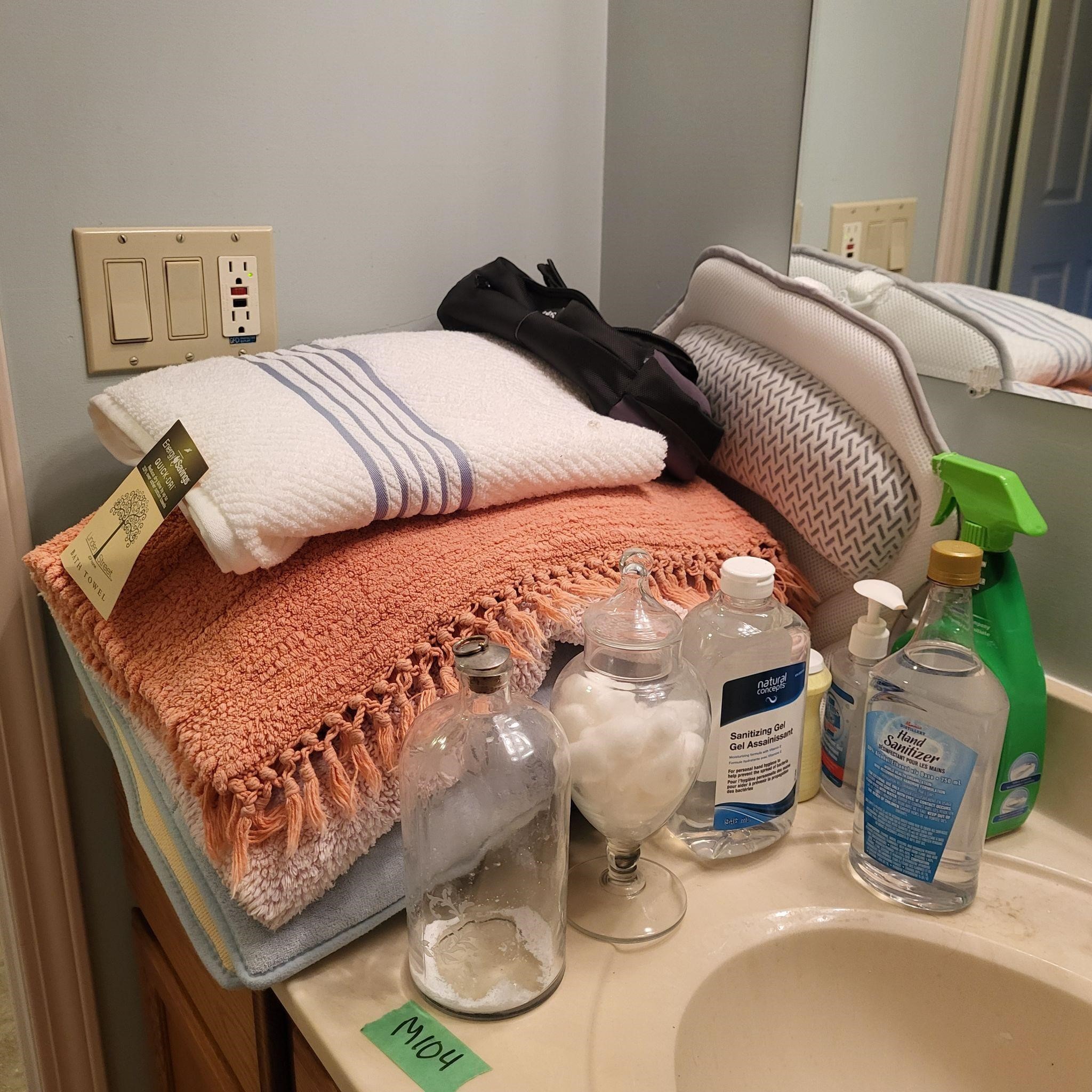 M104 Bath mats Towels and misc bathroom
