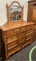 Pine “Broyhill” Dresser (W/ Mirror)