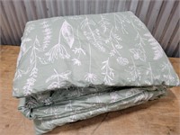 Printed Comforter 104"x96" Light Green