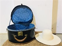 black hat case with 1 hat