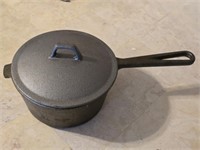 Classic Cast Iron Boiling Pot w Lid