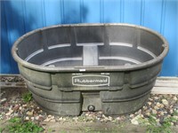 Like New 150 Gallon Rubbermaid Water Stock Tank